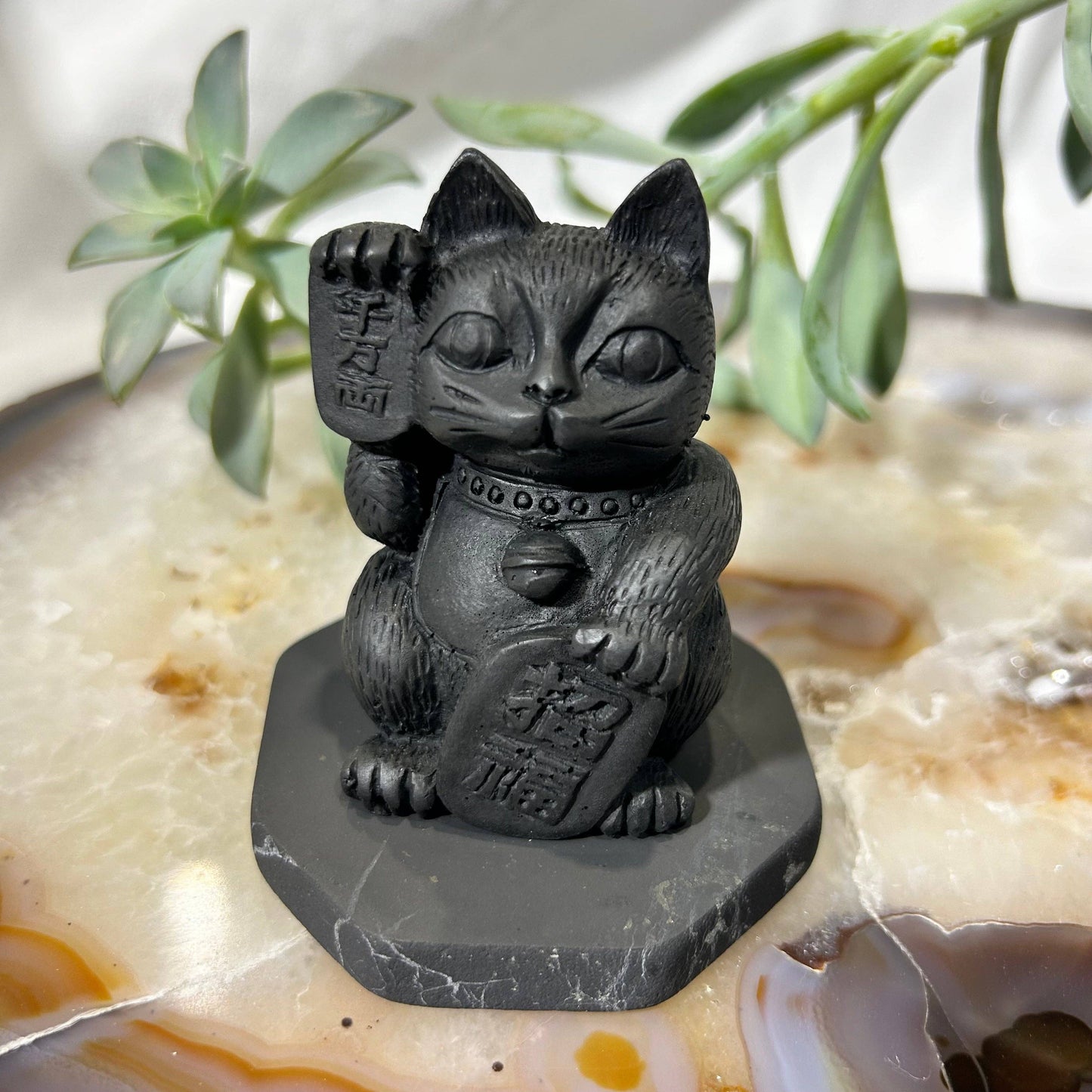 Shungite Figurine Maneki Neko