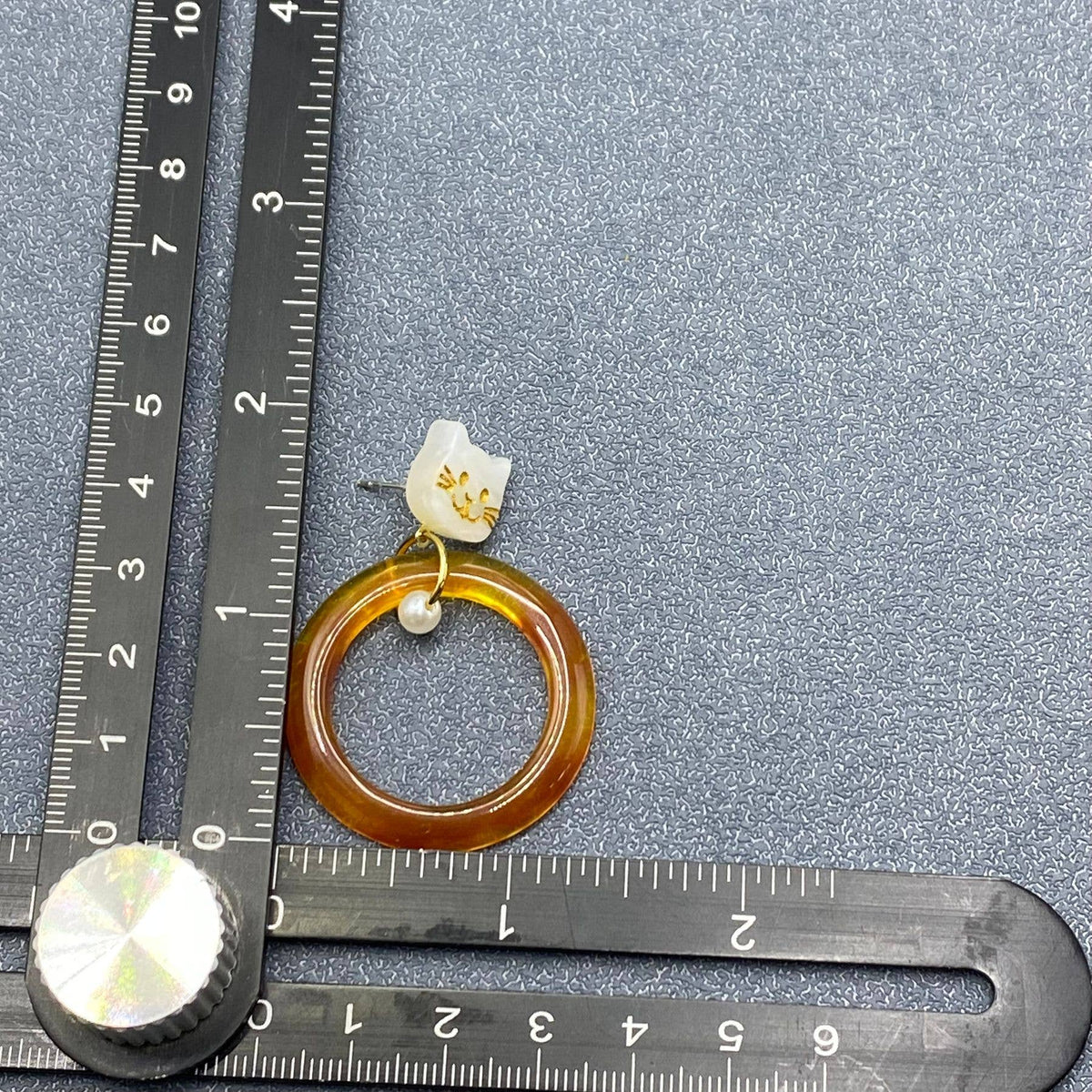 Brown Resin Ring Charm Cat Head Post Earrings - YK