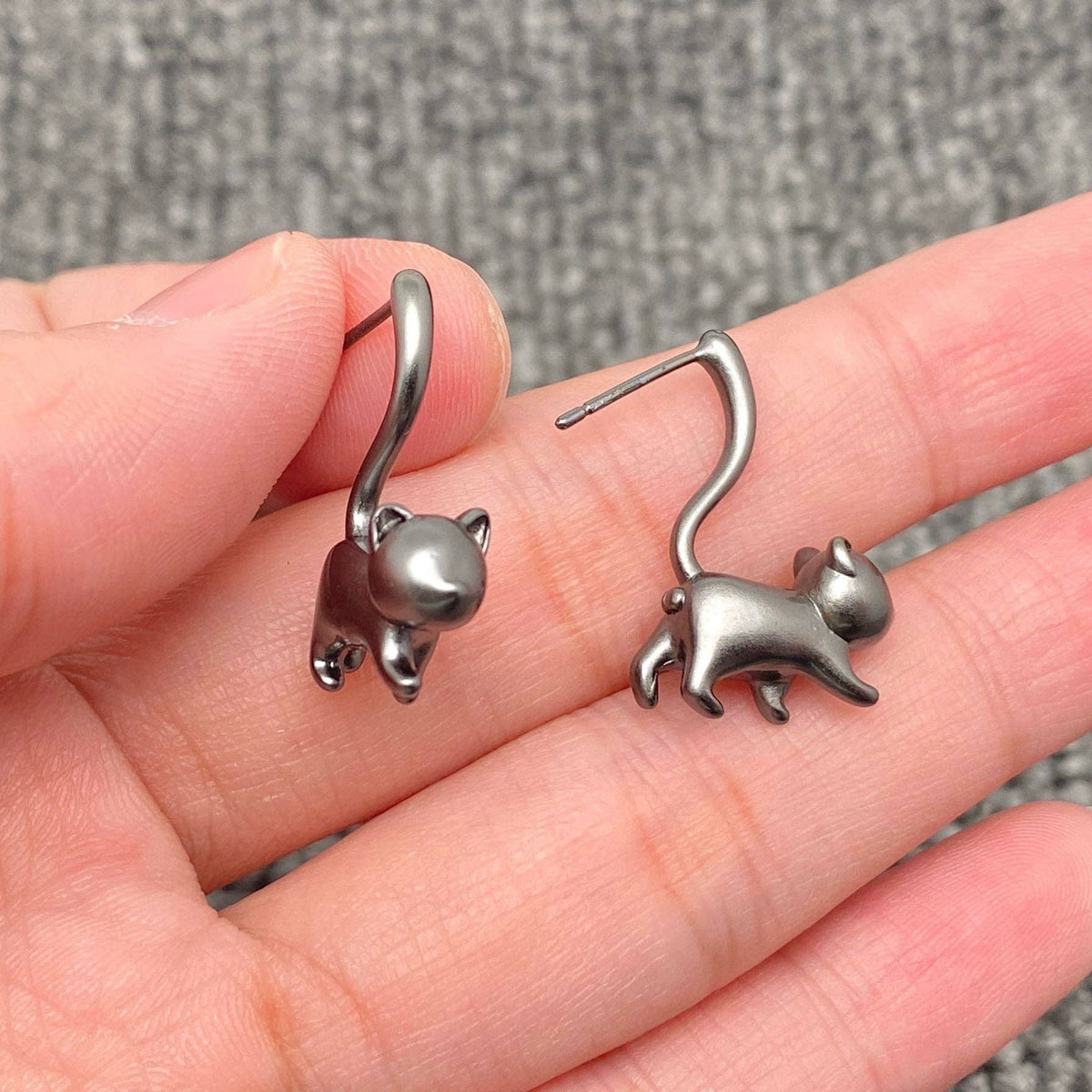 Earrings - Lazy Cat Frosted Design Ear Studs: Silver