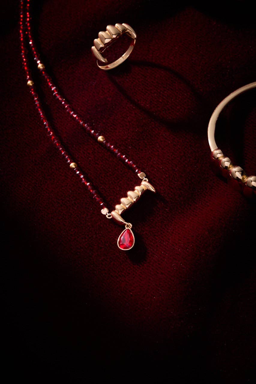 Necklace - Vampire Teeth Fangs Pendant: Gold