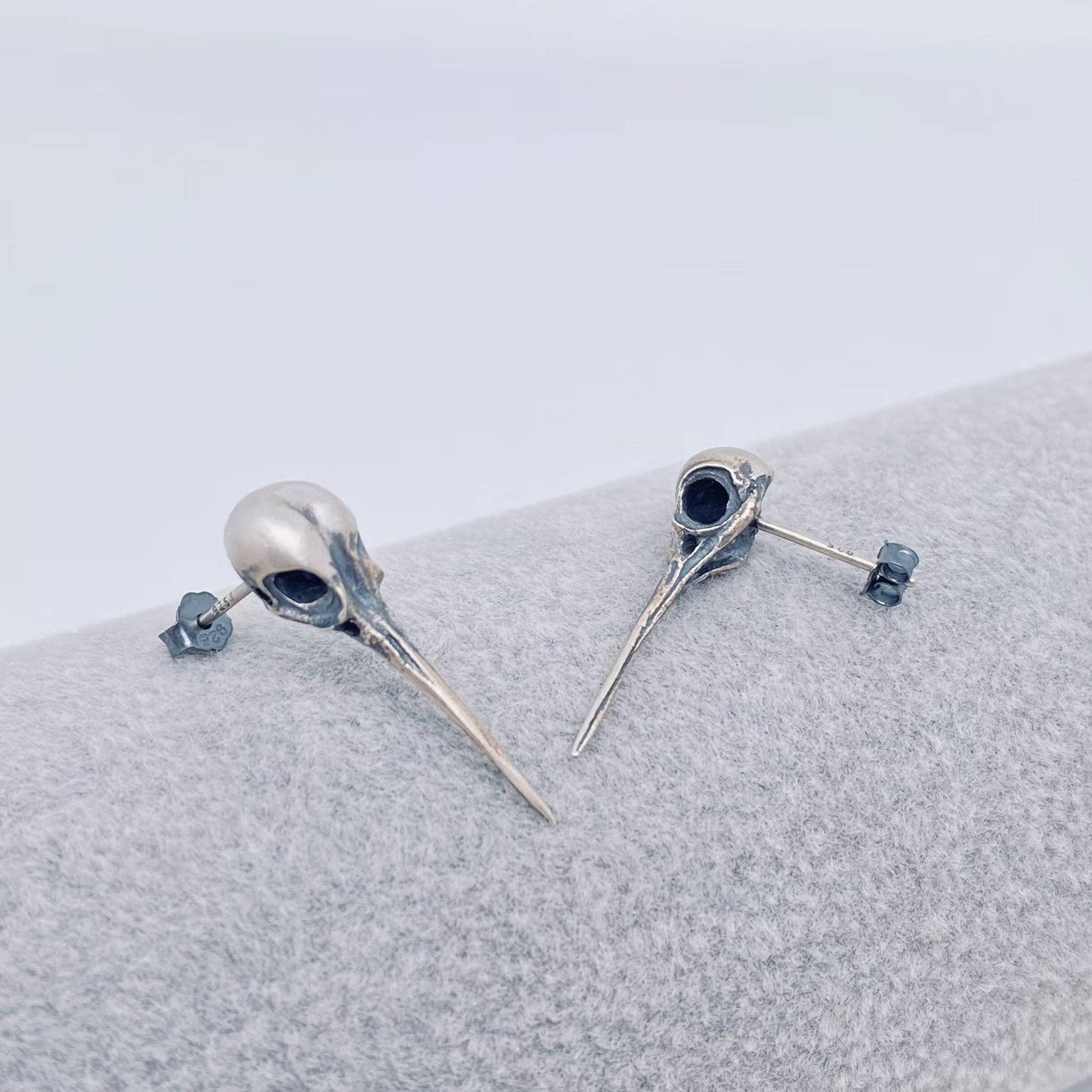 SS Vintage Hummingbird Skull Ear Studs