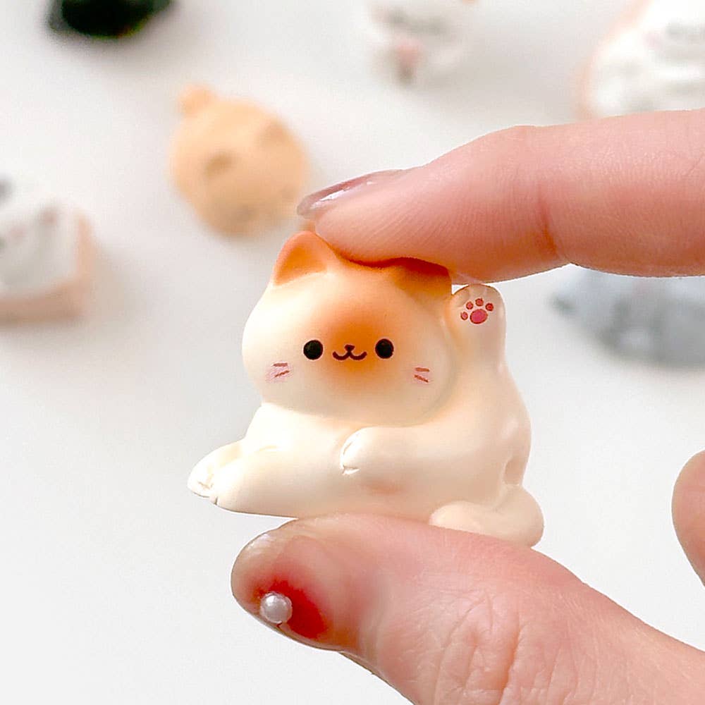 Random Cozy Cat Miniature Figure – Blind Box Series