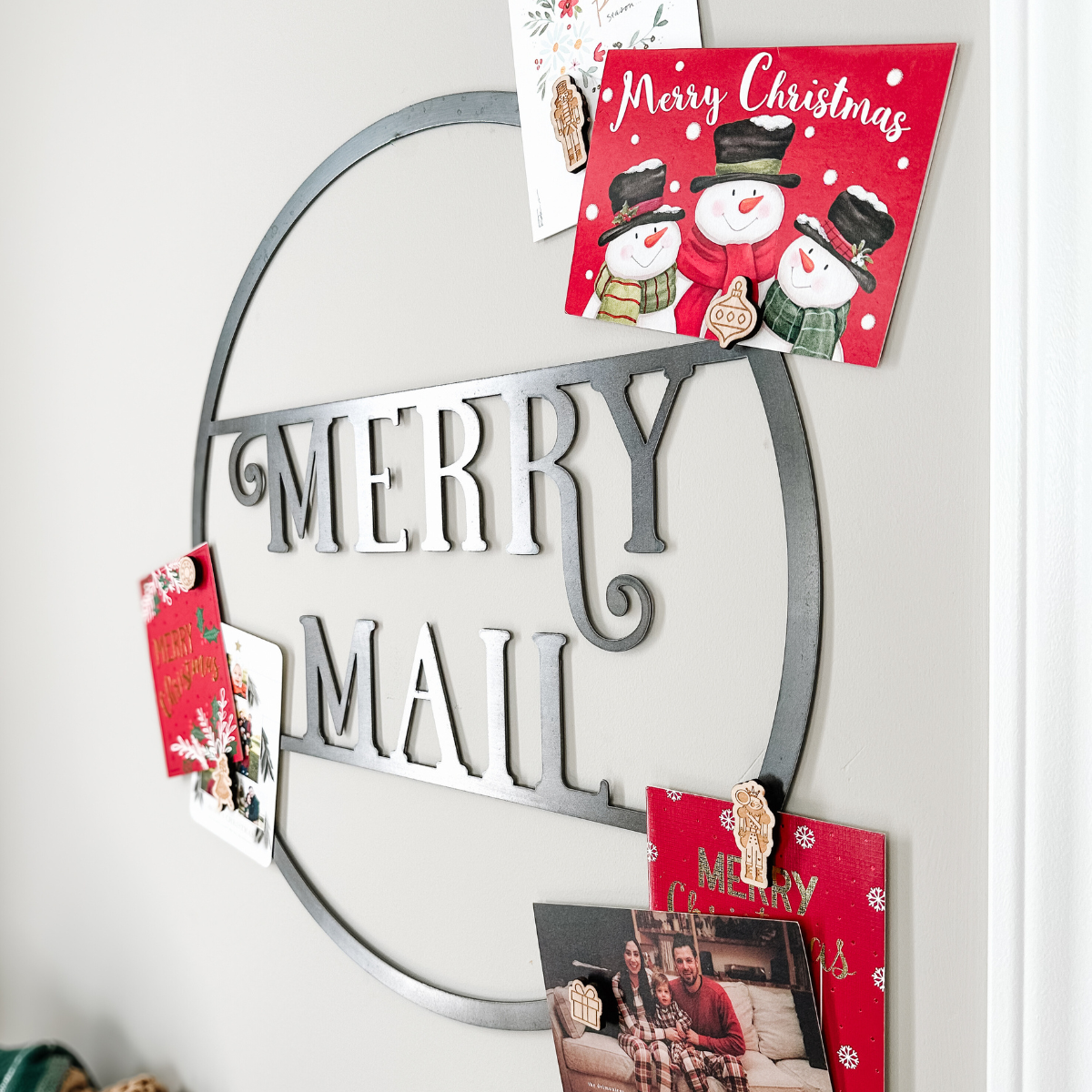 Merry Mail - Magnetic Christmas Card Wreath
