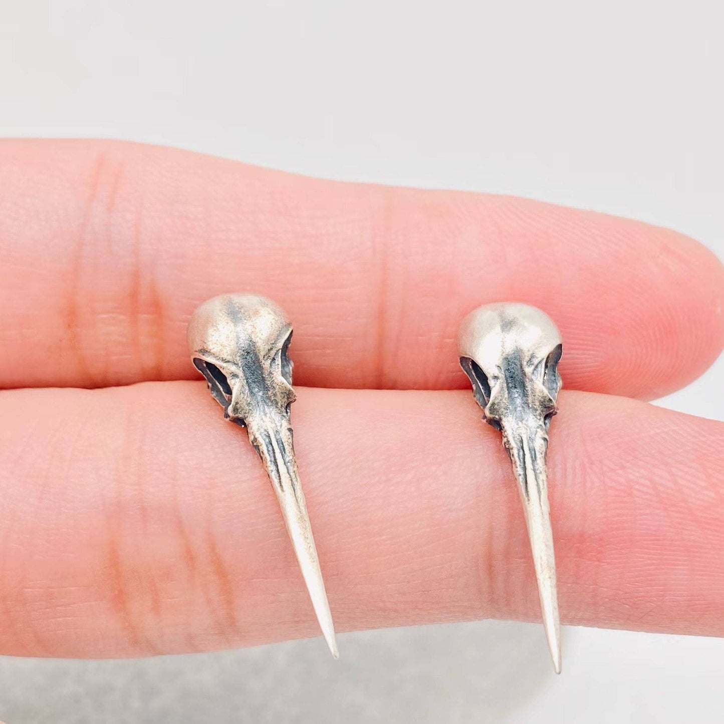 SS Vintage Hummingbird Skull Ear Studs