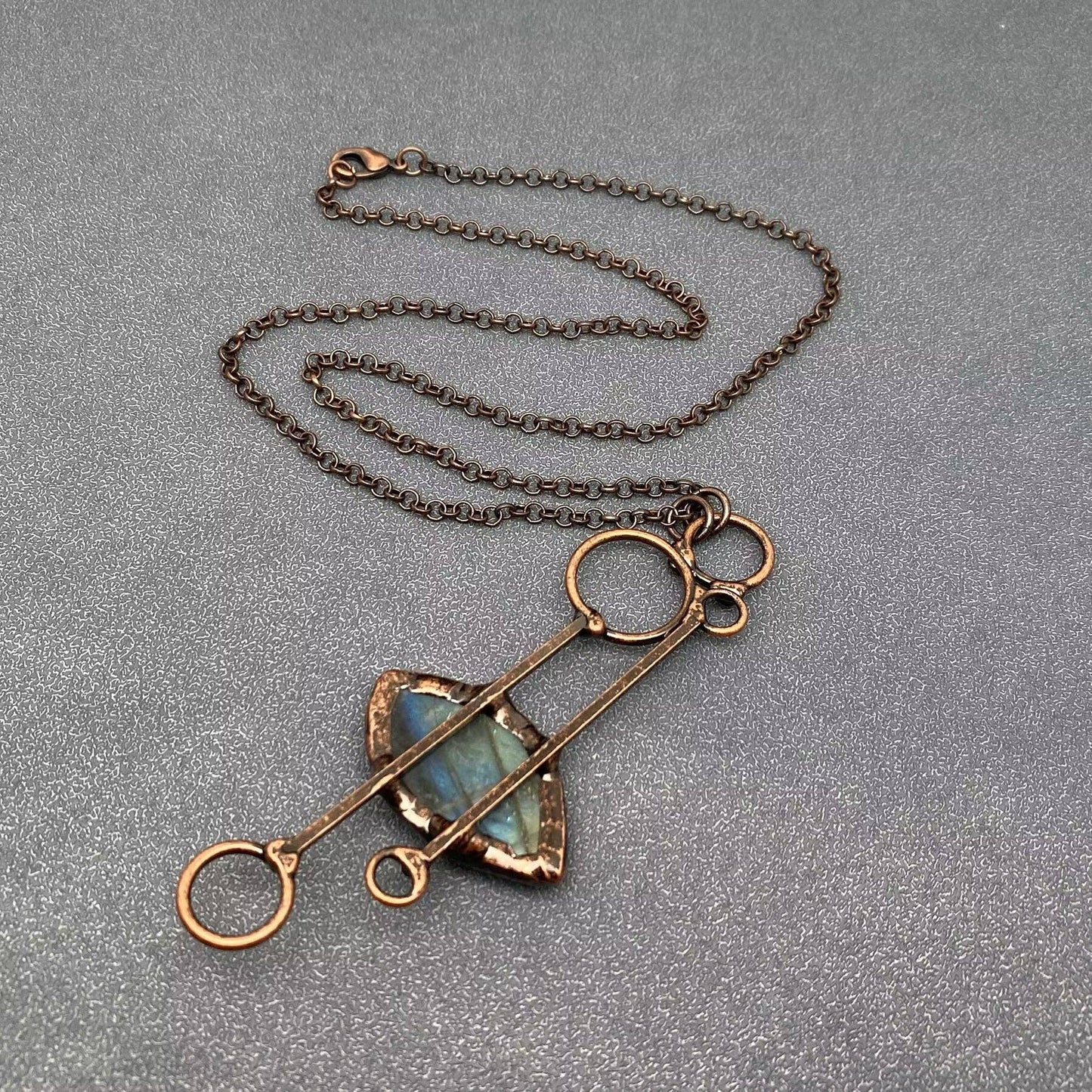 Necklace - Vintage Irregular Geometric Pendant with Labradorite