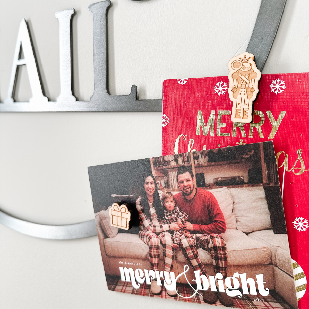 Merry Mail - Magnetic Christmas Card Wreath