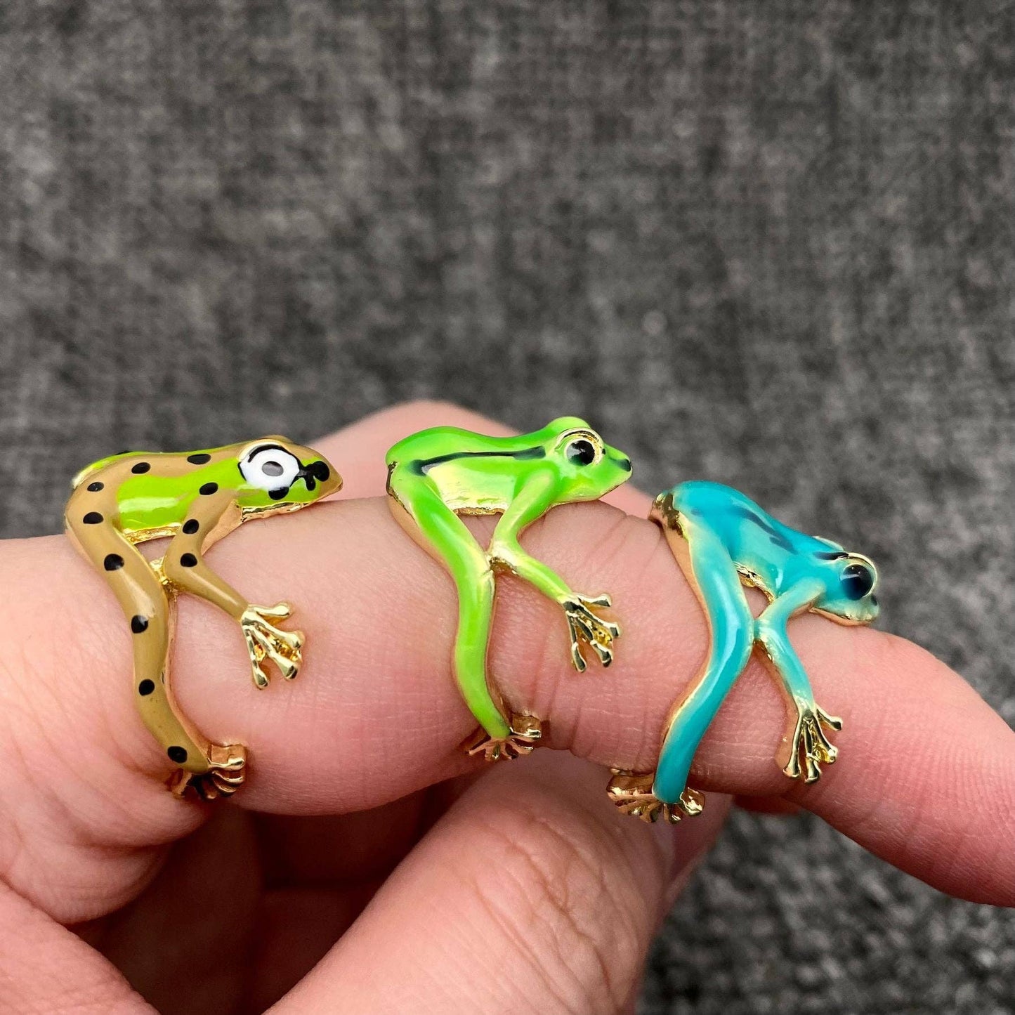 Funny Enamel Tree Frog Ring: A