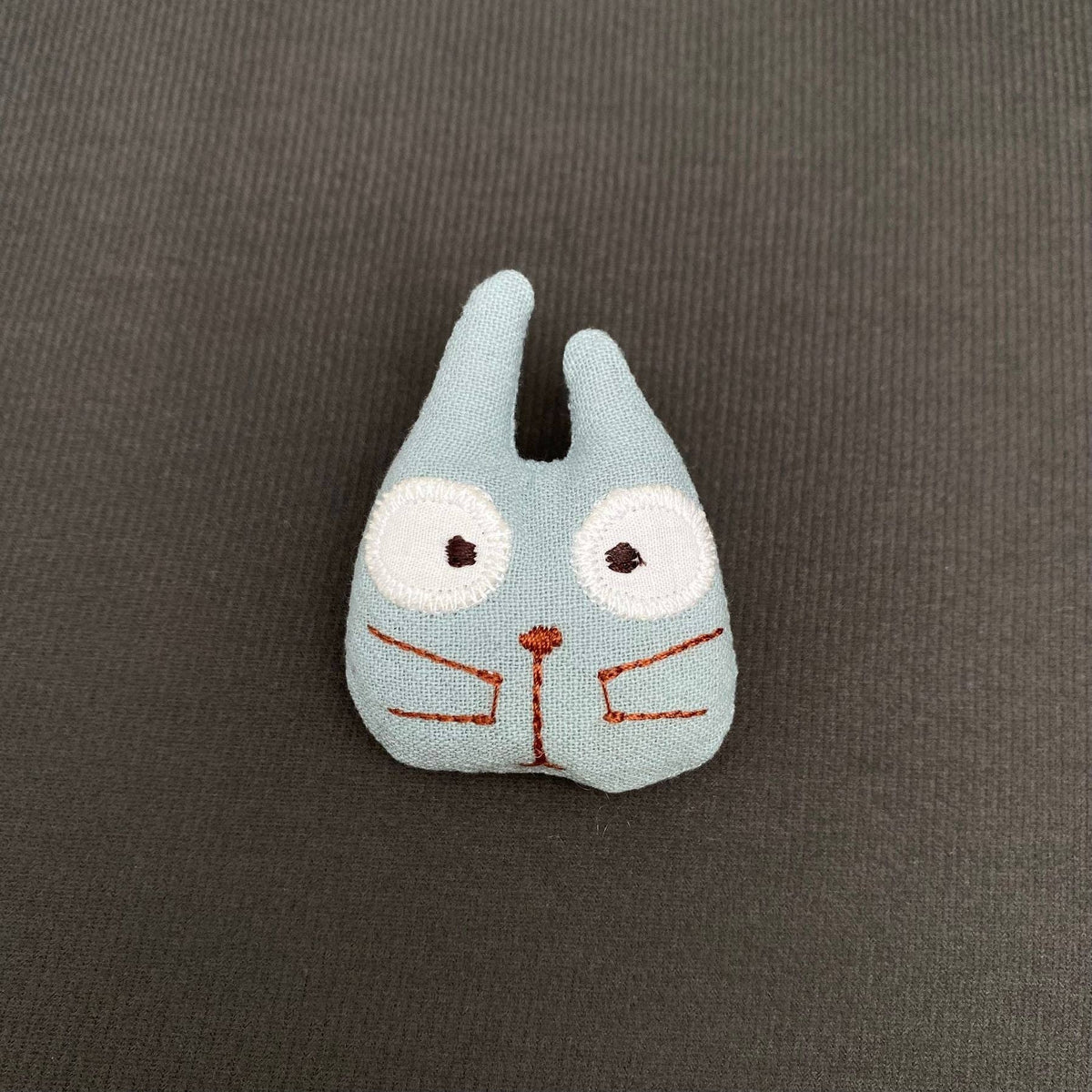 Funny Cat Head Linen-cotton Cloth Cartoon Brooch: Black