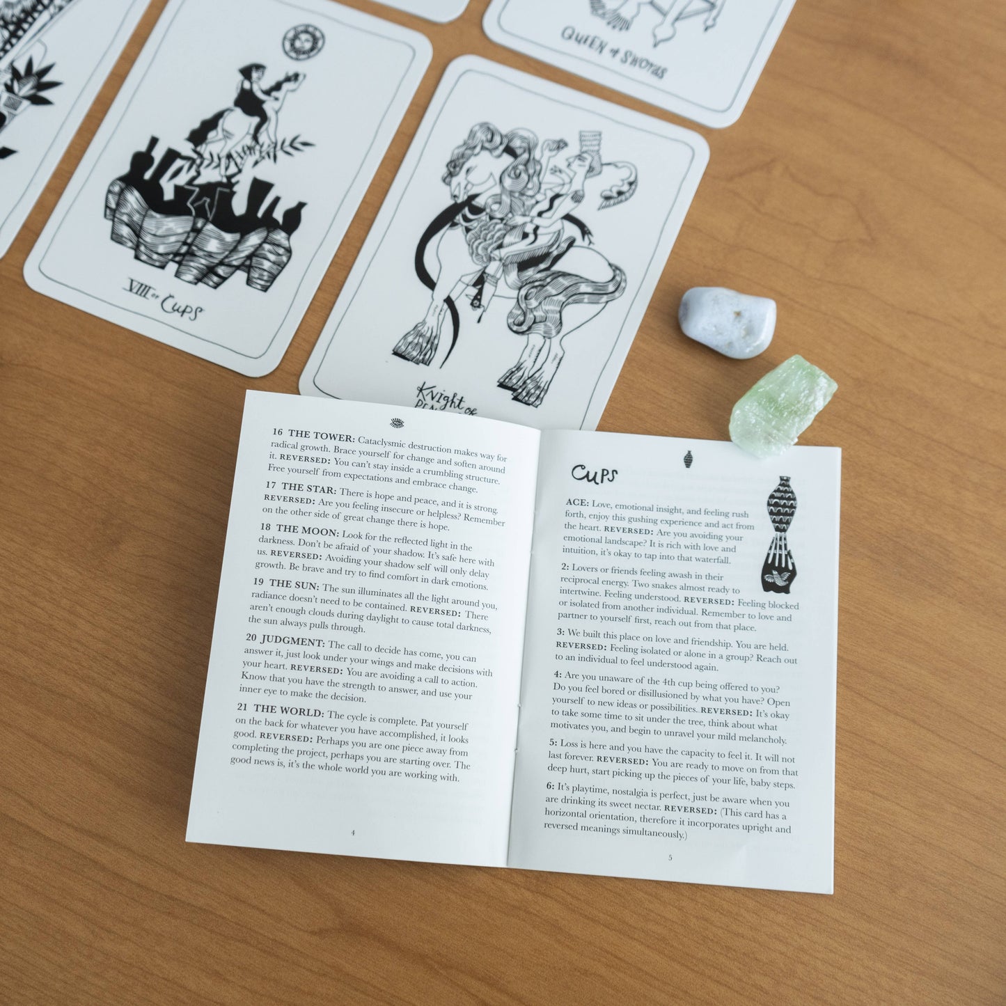 Many Queens Tarot by Lettie Jane  Rennekamp: Mixed Media; 20 pages / English