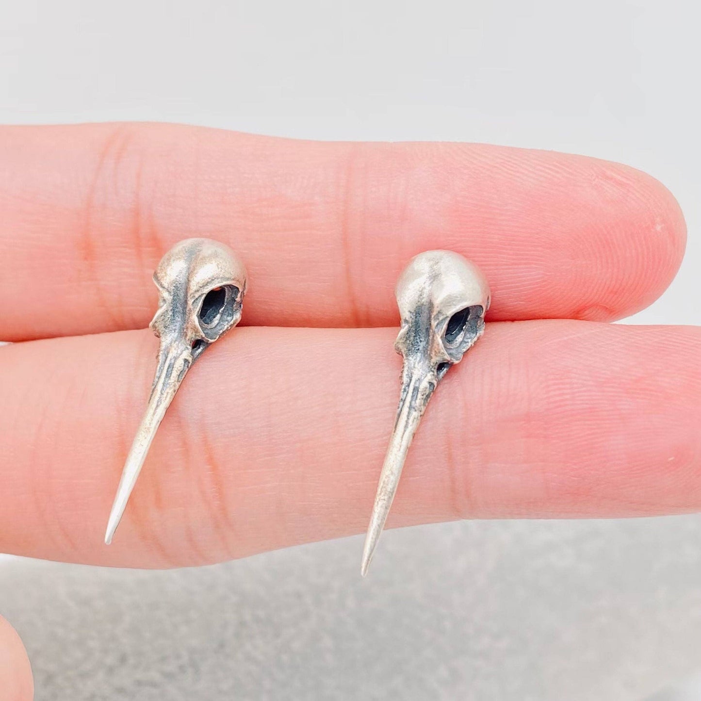 SS Vintage Hummingbird Skull Ear Studs