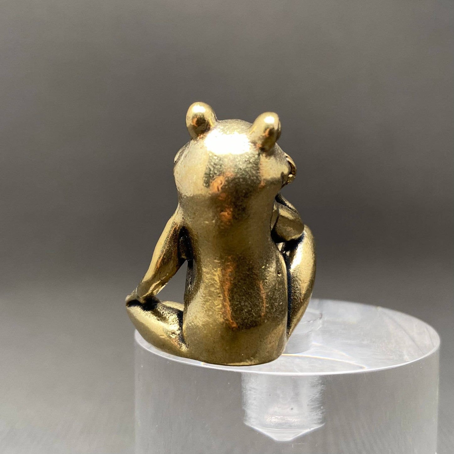 Brass Frog Desktop Ornament (Contemplating)
