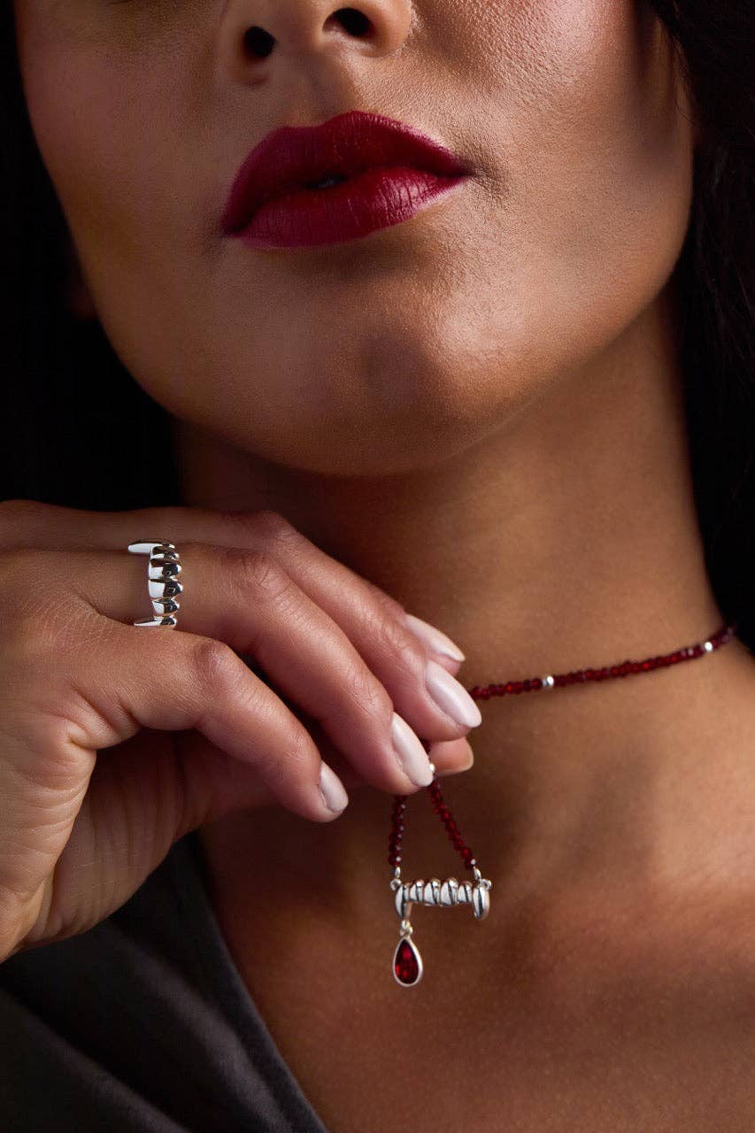 Necklace - Vampire Teeth Fangs Pendant: Gold