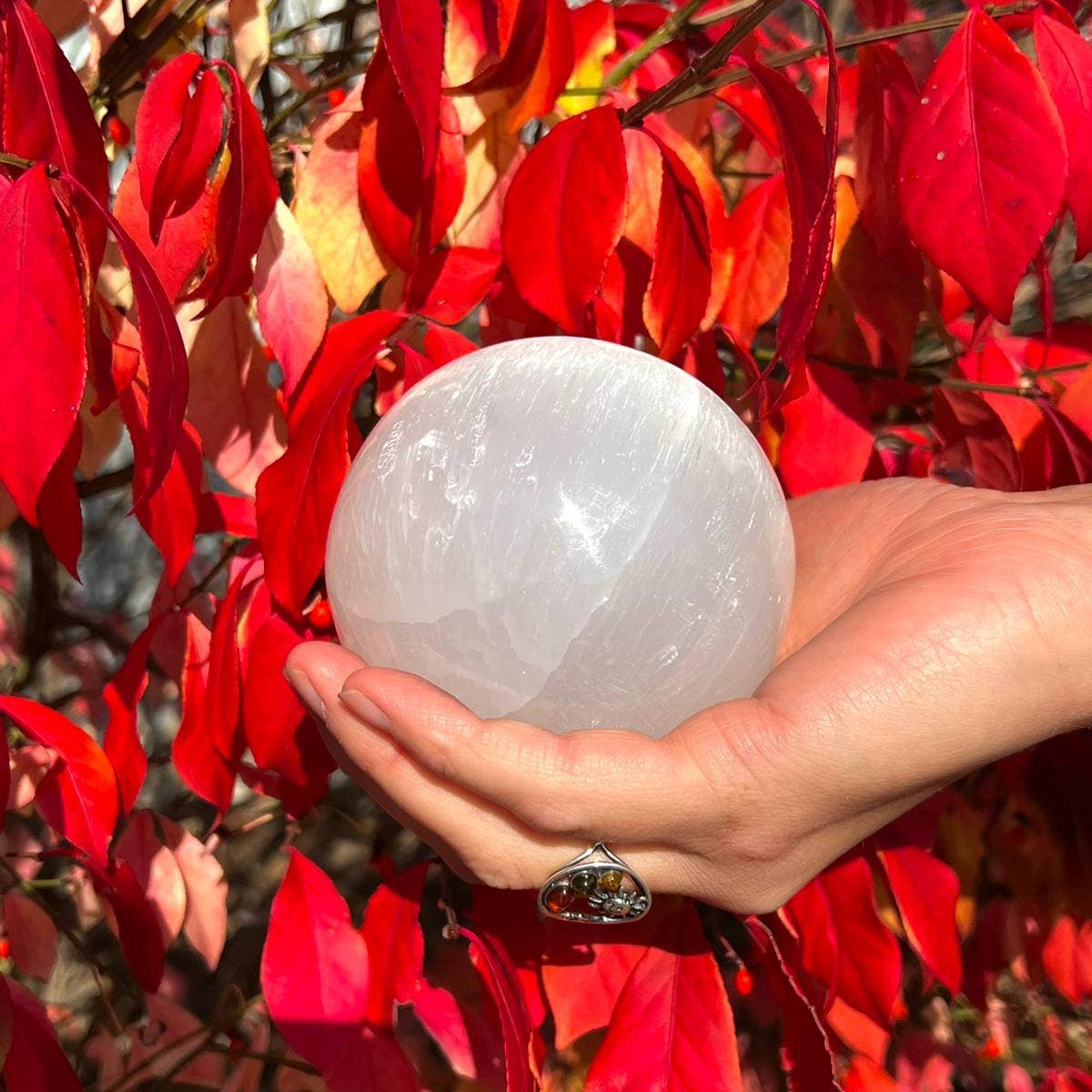 Selenite Spheres 4cm to 12cm: 10cm
