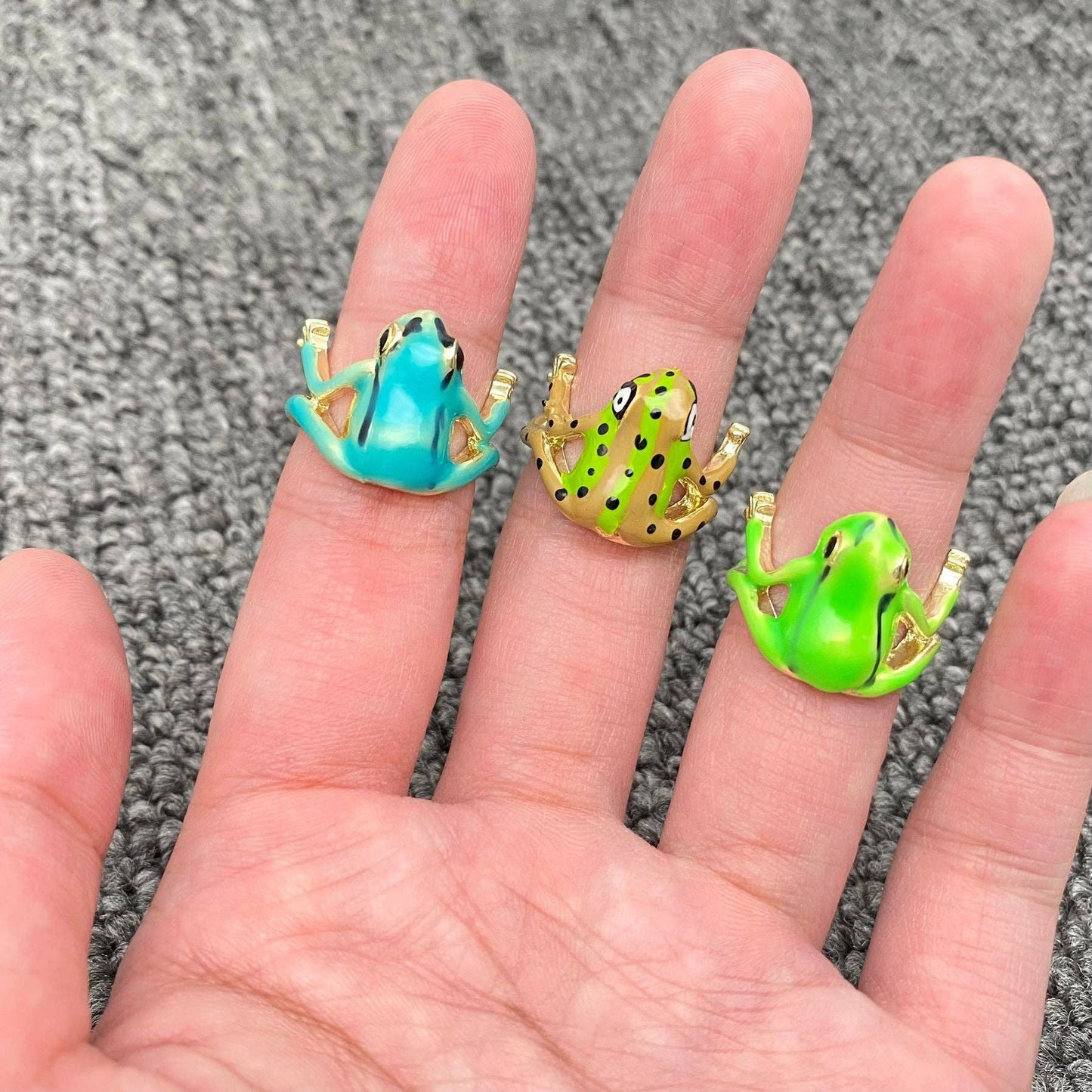 Funny Enamel Tree Frog Ring: A
