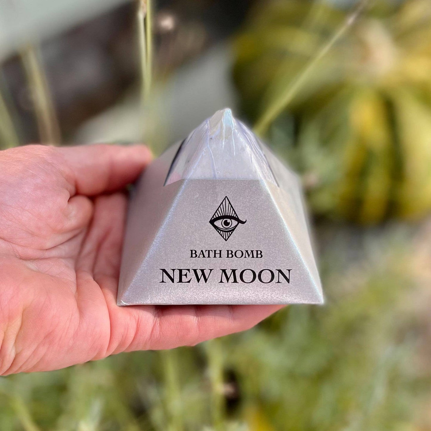 New Moon Bath Bomb: 4oz