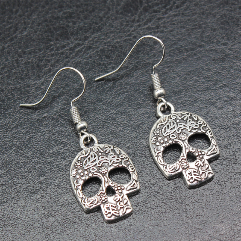 Punk Skull Earrings: Sliver