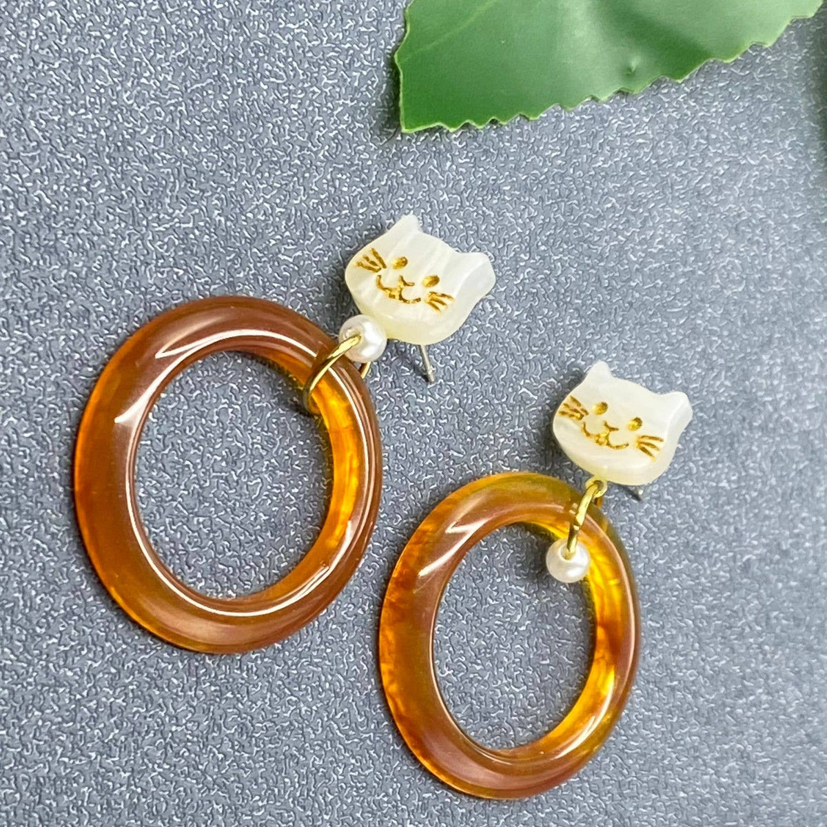 Brown Resin Ring Charm Cat Head Post Earrings - YK