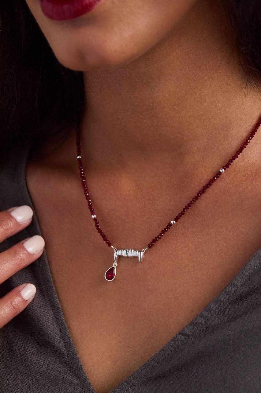Necklace - Vampire Teeth Fangs Pendant: Gold